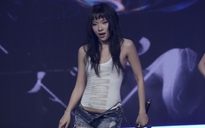 Khán giả đội mưa đi tìm em xinh Mỹ Mỹ