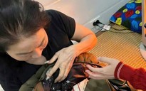 Tìm người thân của bé sơ sinh bị bỏ rơi cạnh bờ mương, người tím tái