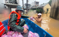 Miền Trung thiệt hại nặng do mưa lũ, sạt lở khắp nơi