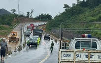Quả đồi với khoảng 4.000m3 đất đá đổ ập xuống tuyến cao tốc La Sơn- Hòa Liên