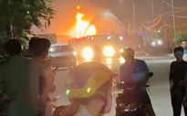 Va chạm với thanh giới hạn chiều cao, xe bồn chở khí hóa lỏng LPG cháy dữ dội