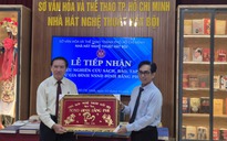 Gia đình trao tư liệu quý của NSND Đinh Bằng Phi dịp Giỗ Tổ