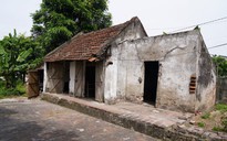 Quảng Trị: Bé gái sơ sinh bị bỏ trong căn nhà hoang