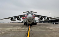 VIDEO: Máy bay Bộ Tình trạng Khẩn cấp Liên bang Nga chở hàng viện trợ nhân đạo tới Việt Nam