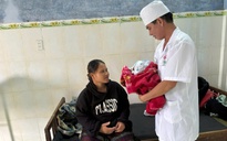 Vượt lũ dữ hỗ trợ sản phụ sinh con ở Quảng Trị