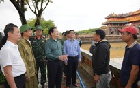 Phó Thủ tướng Mai Văn Chính kiểm tra di tích Đại nội Huế, tỉnh Hà Tỉnh