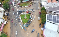 Hàng chục ô tô ngập nước, chết máy sau lũ lịch sử ở Đà Nẵng