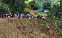 Mở đường mòn, tiếp thực phẩm cho 5 thôn bị cô lập ở Quảng Ngãi