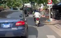 Ô tô biển xanh đi vào đường cấm ở TP HCM bị CSGT tìm ra