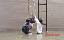 Vì sao xảy ra mưa dông gây ngập lụt diện rộng ở Hà Nội?