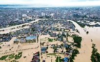 VIDEO: Mưa ngập tới mái nhà, người dân Thái nguyên cầu cứu khắp nơi