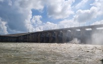 Thủy điện lớn nhất miền Nam mở cửa xả tràn thứ 4, nguy cơ ngập hạ du sông Đồng Nai