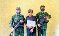 Bắt người đàn ông đang "ôm" hàng cấm ở khu vực biên giới