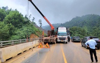 Tai nạn giữa 2 xe tải, tuyến cao tốc La Sơn - Hòa Liên ách tắc hoàn toàn