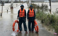 Mưa lũ chia cắt nhiều khu vực ở Gia Lai, hàng trăm hộ dân bị cô lập