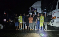 NÓNG: Giải cứu thành công 11 người mắc kẹt 2 ngày vì sạt lở trên đèo Khánh Lê