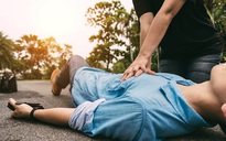 Vắt chanh vào miệng để cứu người ngưng tim, bác sĩ cảnh báo nóng