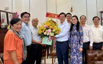 Phó Bí thư Thường trực Thành ủy Lê Quốc Phong thăm nhà giáo tiêu biểu ở TP HCM