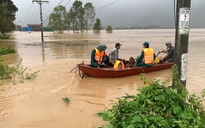 Tiếp cận được 8 người dân bị mắc kẹt do lũ lớn ở Đắk Lắk