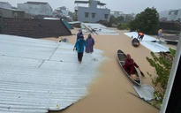 Nhiều người dân kêu cứu, lực lượng chức năng căng mình giữa lũ dữ