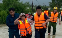 Khánh Hòa: Nước lũ liên tục dâng cao, hơn 9.000 nhà dân ngập nặng