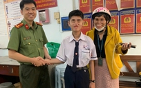 Người mẹ thở phào khi tìm thấy con đi lạc ở trung tâm TP HCM