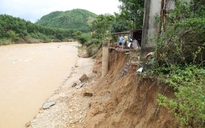 CLIP: Người dân kêu lũ dữ do thủy điện, chủ đầu tư nói do thiên tai
