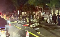 Xe máy va chạm với xe đầu kéo, 2 mẹ con tử vong