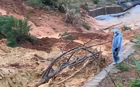 Sạt lở hàng ngàn mét khối đất, Quốc lộ 24 bị chia cắt