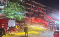 Cháy nhà 5 tầng, 5 người may mắn được giải cứu