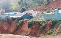 Sạt lở suối, uy hiếp tính mạng hàng trăm hộ dân Quảng Ngãi