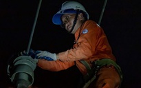 Những người trắng đêm “thắp sáng vùng lũ” 