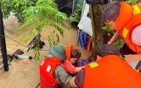 Thủ tướng: Khẩn trương chi trả bảo hiểm cho người dân, doanh nghiệp bị ảnh hưởng lũ lụt