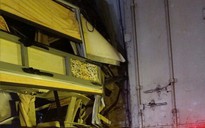 Xe khách dính chặt đuôi xe đầu kéo trên đường cao tốc Vĩnh Hảo – Phan Thiết