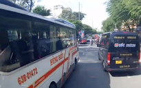 Xác minh 2 clip xe khách vượt ẩu liên quan đến một nhà xe ở TPHCM