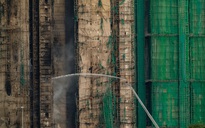 Cháy chung cư ở Hồng Kông: Số người thiệt mạng lên 55 người, 3 tòa nhà còn cháy