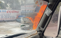 TPHCM: Ô tô đang đậu trong garage thì bốc cháy ở đường Nguyễn Duy Trinh