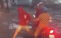 TP HCM: Xác minh video nam thanh niên mặc áo đỏ đập gãy gương ô tô tải