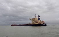 Tàu 175.000 tấn bị mắc cạn cả tuần, lãnh đạo Quảng Ngãi phê bình nhiều đơn vị chậm ứng phó