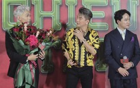 Đàm Vĩnh Hưng tặng hoa chúc mừng Hồng Thanh