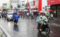 TP HCM: Mưa dai dẳng, cảnh báo thời tiết biển
