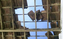 CLIP: Lốc xoáy bất ngờ giữa bão số 13 ở Quảng Ngãi