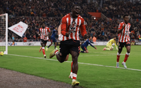 Sunderland quả cảm, Arsenal đánh rơi chiến thắng phút bù giờ