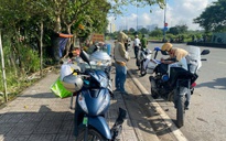 CSGT kiểm tra trật tự an toàn giao thông ở Làng Đại học