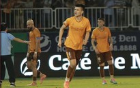 Trung vệ cao 1,96 m giúp Hoàng Anh Gia Lai thoát thua trên sân nhà