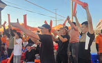 Tham gia "Công xưởng hạnh phúc", nữ công nhân nhảy lên sung sướng khi là người may mắn 