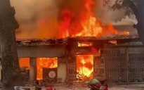VIDEO: Hà Nội cháy lớn trên phố Lò Đúc, nhiều người hoảng sợ