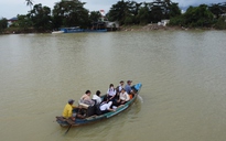 Tây Nha Trang: Ớn lạnh đi học bằng đò vì cầu Phú Kiểng bị trôi