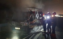 Xe bốc cháy dữ dội trên tuyến cao tốc Phan Thiết – Dầu Giây