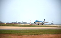 CLIP: Cận cảnh máy bay Boeing 787 vừa đáp xuống sân bay Long Thành